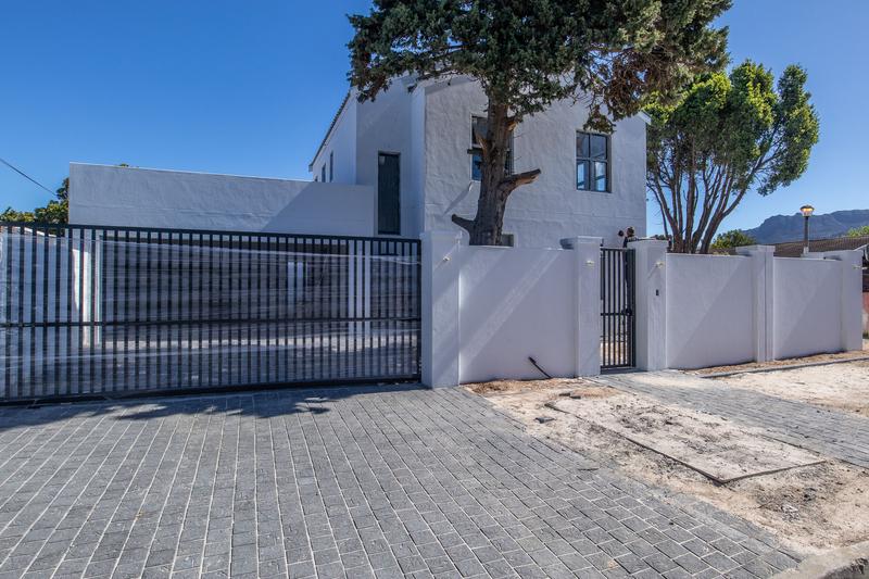 To Let 3 Bedroom Property for Rent in Meadowridge Western Cape